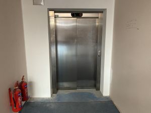 Nákladní výtah s přímím vstupem do skladového prostoru